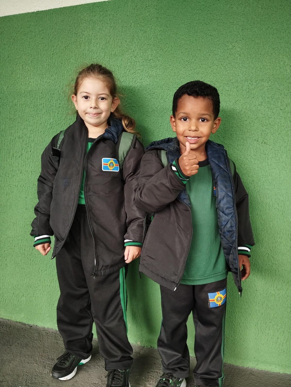 distribuicao-de-kits-de-uniformes-escolares-e-materiais-escolares-para-alunos-das-redes-de-ensino-municipal