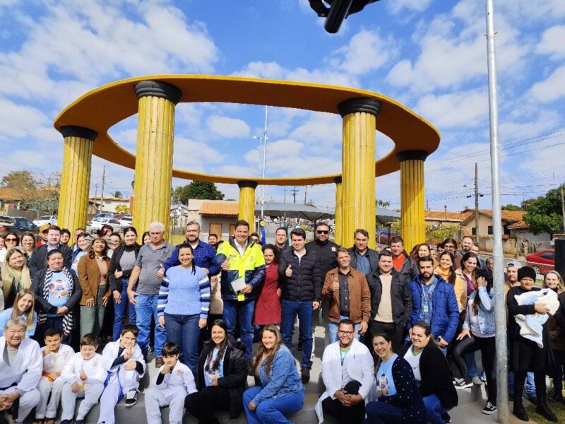 visita-ilustre-de-autoridades-publicas