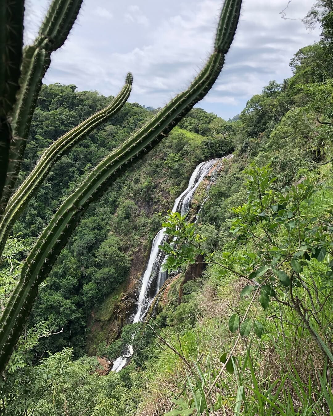 CACHOEIRA DA BORDA DO INFINITO.jpg